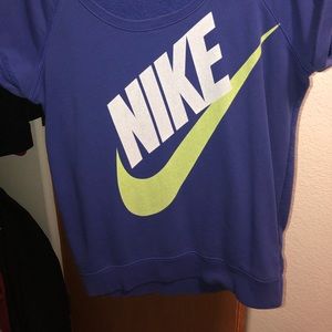 Nike Tops - 1 hr sale🚨Like new nike sweater top Nike Tops - 1 hr sale🚨Like new nike sweater top